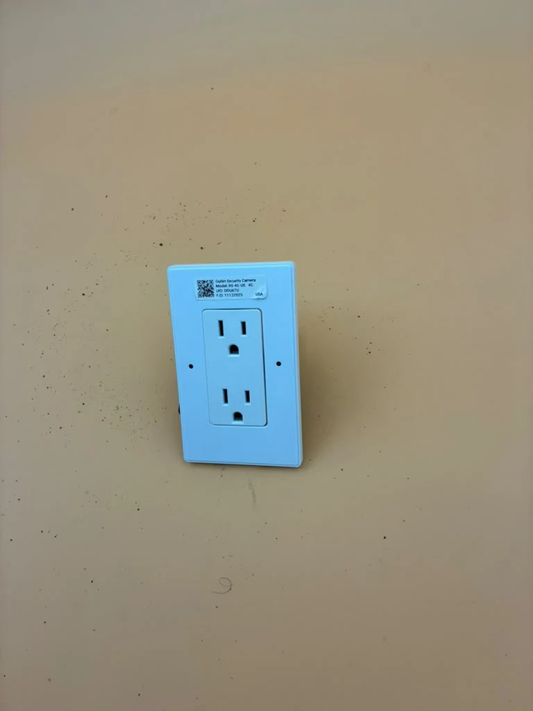 Outlet-style camera