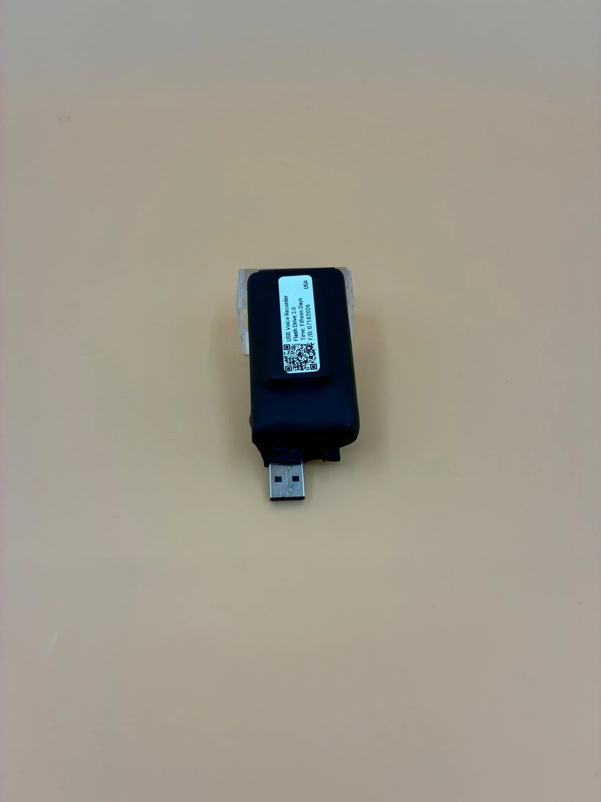 Back view of the recorder, including its USB connection and product label.