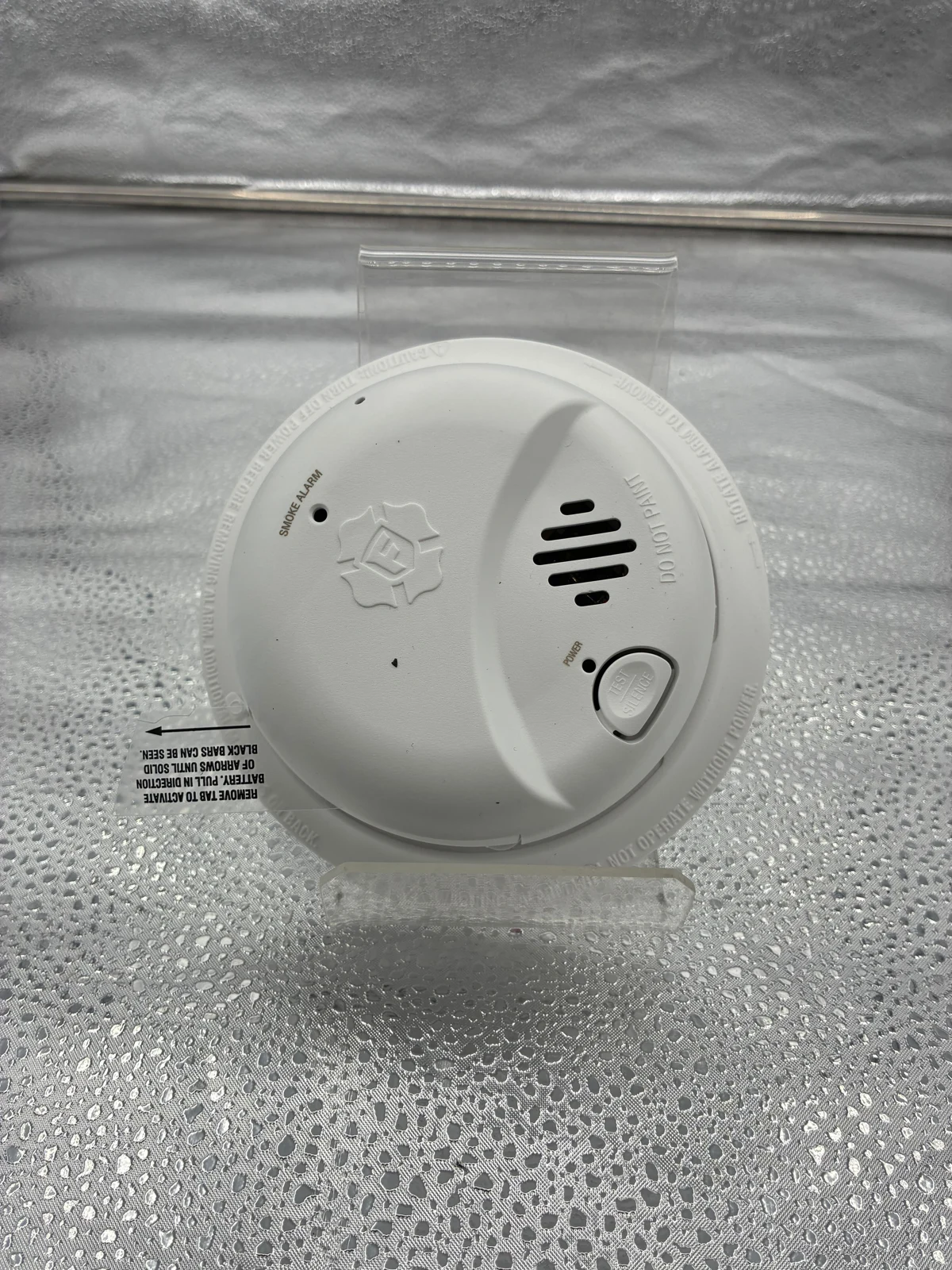 Smoke alarm camera: housing and controls